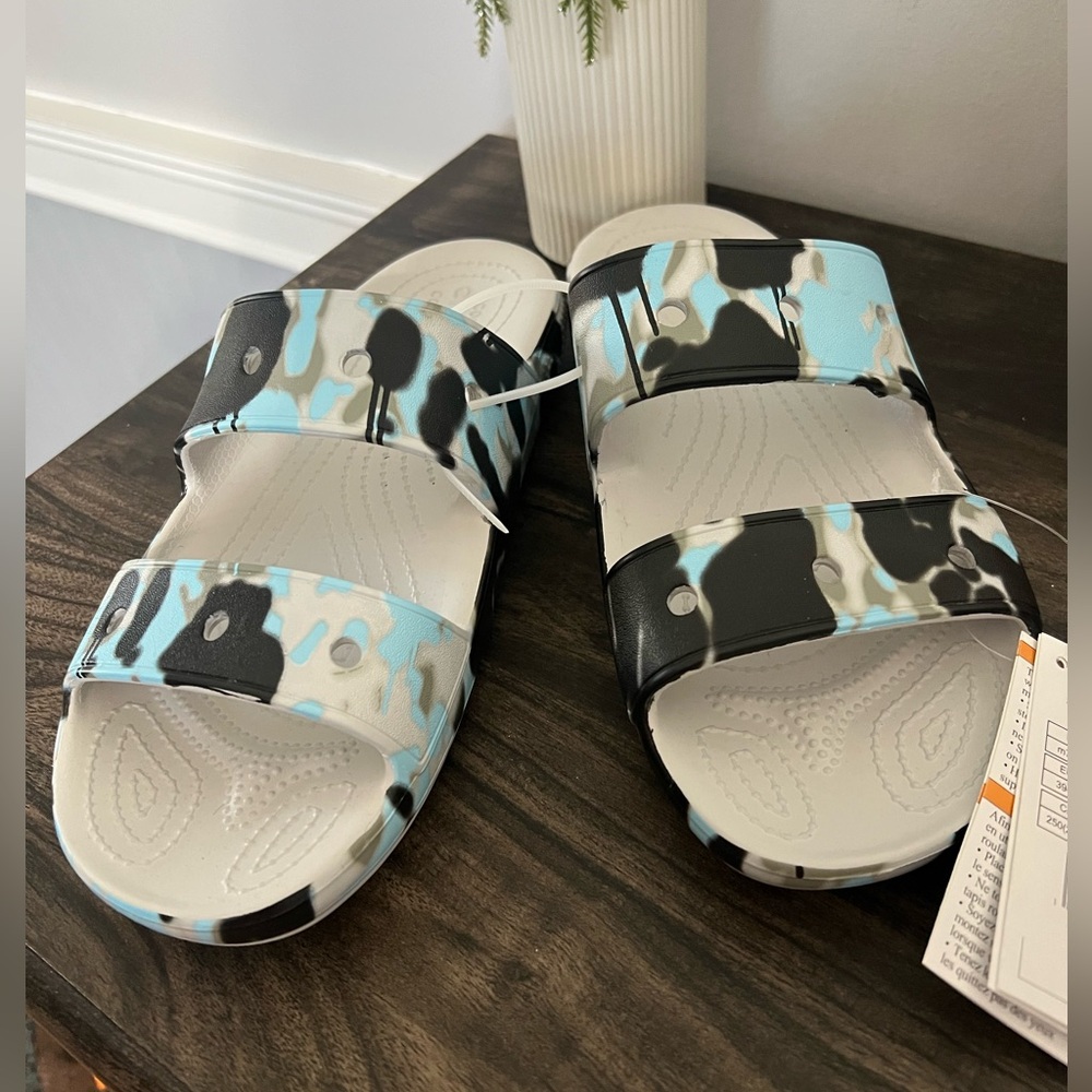 NWT-Crocs Unisex Camo Sandals